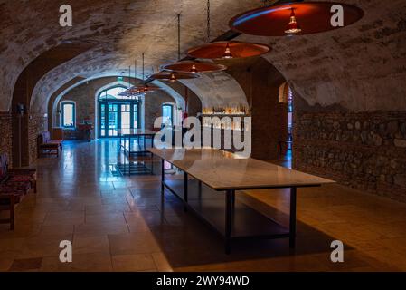 Telavi, Georgia, 28. August 2023: Weinkeller auf dem Tsinandali Estate in Georgia Stockfoto