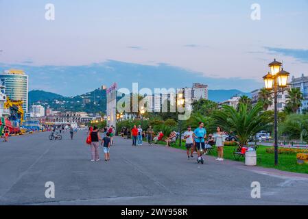 Batumi, Georgia, 31. August 2023: Blick auf die Batumi Promenade bei Sonnenuntergang in Georgia Stockfoto