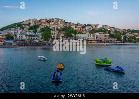 Ulcinj, Montenegro, 6. Juli 2023: Sonnenuntergang an einem Strand in Ulcinj, Montenegro Stockfoto