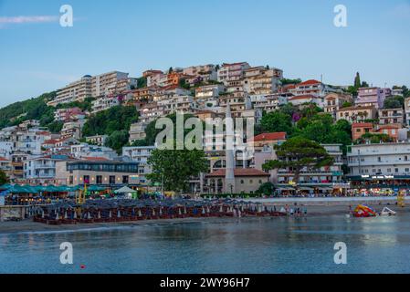 Ulcinj, Montenegro, 6. Juli 2023: Sonnenuntergang an einem Strand in Ulcinj, Montenegro Stockfoto