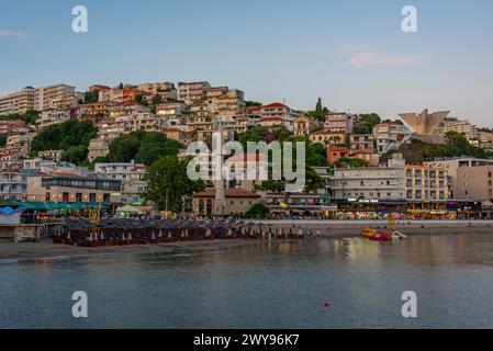 Ulcinj, Montenegro, 6. Juli 2023: Sonnenuntergang an einem Strand in Ulcinj, Montenegro Stockfoto