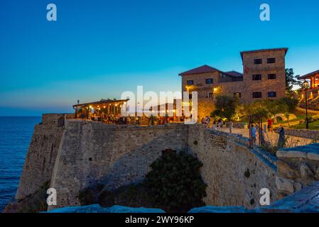 Ulcinj, Montenegro, 6. Juli 2023: Sonnenuntergang der Festung Kalaja in Ulcinj, Montenegro Stockfoto