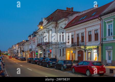 Cluj-Napoca, Rumänien, 12. August 2023: Sonnenuntergang am Bulevardul Eroilor in Cluj-Napoca, Rumänien Stockfoto