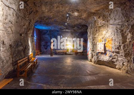 Praid, Rumänien, 16. August 2023: Die Menschen entspannen sich in der Praid-Salzmine in Rumänien Stockfoto