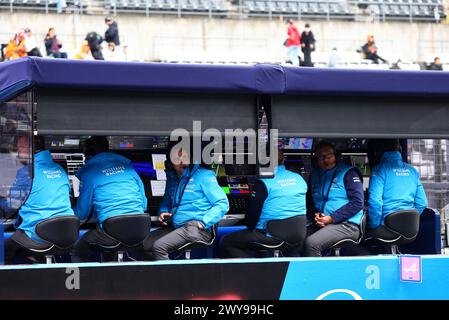 Suzuka, Japan. April 2024. Williams Racing Boxengitter. 05.04.2024. Formel-1-Weltmeisterschaft, Rd 4, Großer Preis Von Japan, Suzuka, Japan, Übungstag. Das Foto sollte lauten: XPB/Alamy Live News. Stockfoto