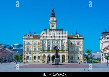 Novi Sad, Serbien, 24. Juli 2023: Rathaus im Zentrum der serbischen Stadt Novi Sad Stockfoto