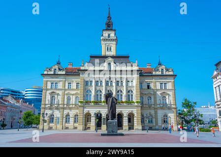 Novi Sad, Serbien, 24. Juli 2023: Rathaus im Zentrum der serbischen Stadt Novi Sad Stockfoto