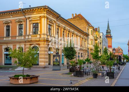 Subotica, Serbien, 25. Juli 2023: Straße im Zentrum der serbischen Stadt Subotica Stockfoto