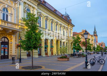 Subotica, Serbien, 25. Juli 2023: Straße im Zentrum der serbischen Stadt Subotica Stockfoto