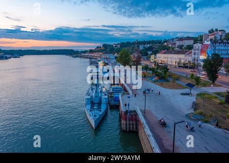 Belgrad, Serbien, 30. Juli 2023: Altstadt von Belgrad hinter dem Fluss Save, Serbien Stockfoto