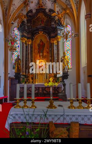 Radovljica, Slowenien, 19. Juni 2023: Innenraum der Peterskirche in Radovljica, Slowenien Stockfoto