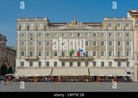 Triest, Italien, 21. Juni 2023: Palazzo Stratti in der italienischen Stadt Triest Stockfoto