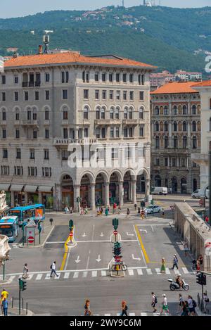 Triest, Italien, 22. Juni 2023: Luftaufnahme der Piazza Carlo Goldoni in der italienischen Stadt Triest Stockfoto