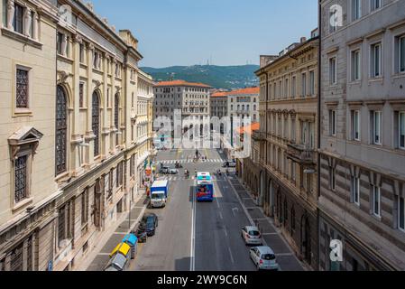 Triest, Italien, 22. Juni 2023: Luftaufnahme der Piazza Carlo Goldoni in der italienischen Stadt Triest Stockfoto