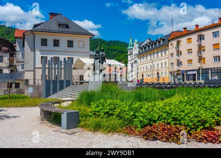 Idrija, Slowenien, 28. Juni 2023: Straße im historischen Zentrum von Idrija, Slowenien Stockfoto