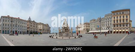 Triest, Italien, 22. Juni 2023: Brunnen der vier Kontinente an der Piazza della UnitГ d’Italia in der italienischen Stadt Triest Stockfoto