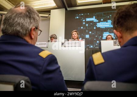 Brüssel, Belgien April 2024. Innenministerin Annelies Verlinden, die am Donnerstag, den 4. April 2024 in Brüssel auf einer Hybrid-Pressekonferenz von Europol einen Bericht über die bedrohlichsten kriminellen Netze in der Europäischen Union vorstellte. BELGA FOTO HATIM KAGHAT Credit: Belga News Agency/Alamy Live News Stockfoto