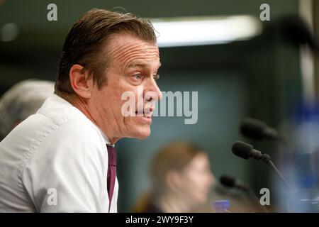 Brüssel, Belgien April 2024. Justizminister Paul Van Tigchelt, ein Bild auf einer Hybrid-Pressekonferenz von Europol, um am Donnerstag, den 4. April 2024, in Brüssel einen Bericht über die bedrohlichsten kriminellen Netze in der Europäischen Union zu präsentieren. BELGA FOTO HATIM KAGHAT Credit: Belga News Agency/Alamy Live News Stockfoto