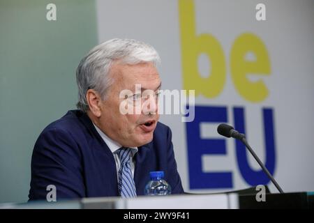 Brüssel, Belgien April 2024. HERR Didier Reynders, der auf einer Hybrid-Pressekonferenz von Europol vorgestellt wurde, um am Donnerstag, den 4. April 2024 in Brüssel einen Bericht über die bedrohlichsten kriminellen Netze in der Europäischen Union zu präsentieren. BELGA FOTO HATIM KAGHAT Credit: Belga News Agency/Alamy Live News Stockfoto