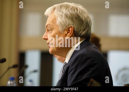 Brüssel, Belgien April 2024. HERR Didier Reynders, der auf einer Hybrid-Pressekonferenz von Europol vorgestellt wurde, um am Donnerstag, den 4. April 2024 in Brüssel einen Bericht über die bedrohlichsten kriminellen Netze in der Europäischen Union zu präsentieren. BELGA FOTO HATIM KAGHAT Credit: Belga News Agency/Alamy Live News Stockfoto