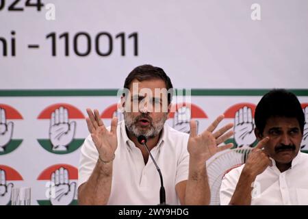 Delhi, Neu-Delhi, Indien. April 2024. Rahul Gandhi, Parteichef des indischen Nationalkongresses, spricht während der Veröffentlichung des Manifests der Partei in Neu-Delhi am 5. April 2024, vor den bevorstehenden Parlamentswahlen in Indien. (Kreditbild: © Deep Nair/ZUMA Press Wire) NUR REDAKTIONELLE VERWENDUNG! Nicht für kommerzielle ZWECKE! Stockfoto