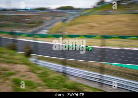 Suzuka, Japan. April 2024. Kick sauber's Valtteri Bottas von Finnland fährt sein Auto während des Trainings des Formel-1-Großen Preises von Japan am 5. April 2024 in Suzuka, Japan. Quelle: Zhang Xiaoyu/Xinhua/Alamy Live News Stockfoto