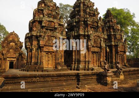 Banteay Srei Inner Sanctuary, Hindutempel gewidmet Lord Shiva, Angkor, UNESCO-Weltkulturerbe, Siem Reap, Kambodscha, Indochina, Südostasien Stockfoto