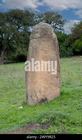 Menhir-Vertikalsteine aus der Bronzezeit und dem Nuragischen und pränuragischen Zeitalter Stockfoto