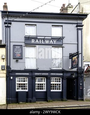 The Railway Hotel - ein Craft Union Public House - Fore Street, Saltash, Cornwall, England, Großbritannien Stockfoto