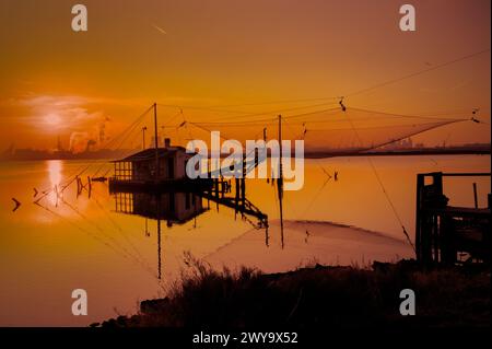 Pialassa Piomboni: Angelhütte bei Sonnenuntergang Stockfoto