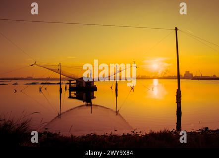 Pialassa Piomboni: Angelhütte bei Sonnenuntergang Stockfoto