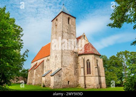 Alte St.-Martin-Kirche aus Stein in Valjala. Insel Saaremaa, Estland Stockfoto