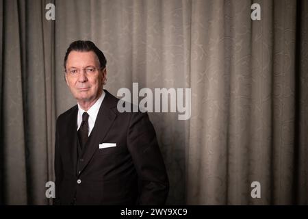 Berlin, Deutschland. März 2024. Autor Martin Suter bei einem dpa-Termin. Quelle: Sebastian Gollnow/dpa/Alamy Live News Stockfoto