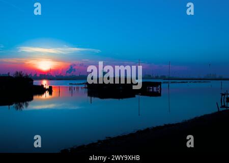 Pialassa Piomboni: Angelhütte bei Sonnenuntergang Stockfoto