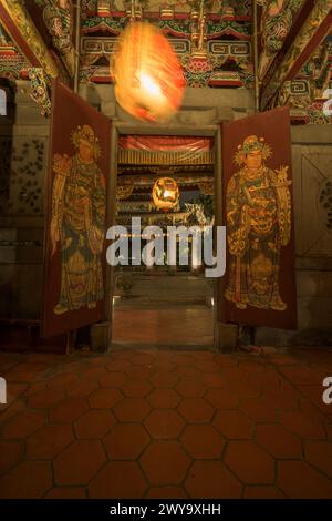 Eintritt zum Bao'an Tempel bei Nacht Stockfoto