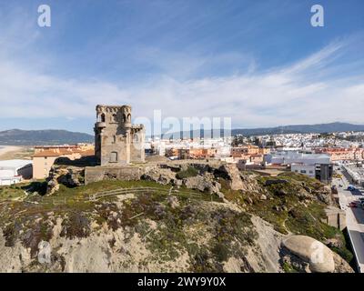 Blick aus der Vogelperspektive auf das wunderschöne Schloss Santa Catalina in der Gemeinde Tarifa, Andalusien Stockfoto