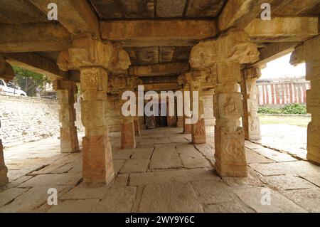 Inneres des Sri Virupaksha Tempels in Hampi, UNESCO-Weltkulturerbe, Karnataka, Indien, Asien Copyright: MichaelxSzafarczyk 1235-1447 Stockfoto