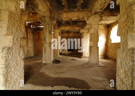 Inneres des Sri Virupaksha Tempels in Hampi, UNESCO-Weltkulturerbe, Karnataka, Indien, Asien Copyright: MichaelxSzafarczyk 1235-1448 Stockfoto