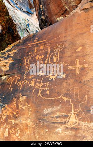 Valley of Fire, Nevada, 2000 Jahre alte Petroglyphen der Ureinwohner Stockfoto