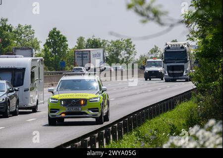 Verkehrsoffiziere der National Highways nahmen an einem Vorfall auf einer intelligenten Autobahn in England Teil. Stockfoto