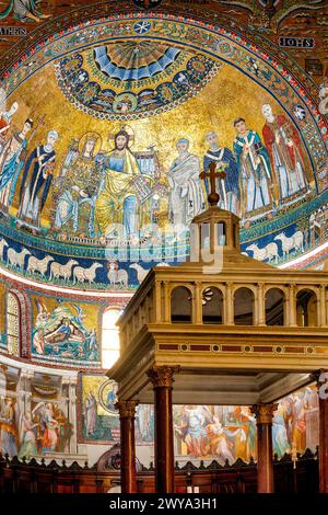 Das Innere der Kirche Santa Maria in Trastevere, Rom, Italien Stockfoto