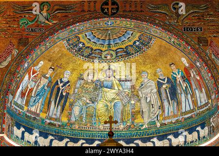 Das Innere der Kirche Santa Maria in Trastevere, Rom, Italien Stockfoto