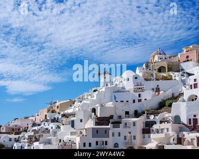 Blick auf die Windmühlen, Oia Village, Santorini Thira Island, Kykladen, griechische Inseln, Griechenland, Europa Urheberrecht: KarolxKozlowski 1245-3553 Stockfoto