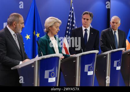 Brüssel, Belgien April 2024. Pressemitteilungen von Antony J. BLINKEN, US-Außenminister, im Vorfeld des hochrangigen Treffens EU-USA-Armenien zur Unterstützung der Resilienz Armeniens am 5. April 2024 in Brüssel, Belgien. Quelle: ALEXANDROS MICHAILIDIS/Alamy Live News Stockfoto