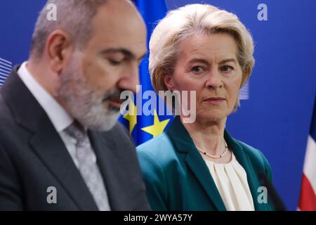 Brüssel, Belgien April 2024. Pressemitteilungen des armenischen MINISTERPRÄSIDENTEN Nikol PASHINYAN vor dem Treffen EU-USA-Armenien auf hoher Ebene zur Unterstützung der Resilienz Armeniens am 5. April 2024 in Brüssel, Belgien. Quelle: ALEXANDROS MICHAILIDIS/Alamy Live News Stockfoto