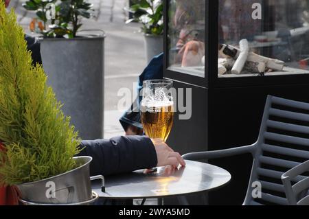 Kopenhagen, Dänemark /05 April 2024/.dänisches carlsberg-Bier in der dänischen Hauptstadt Kopenhagen. (Photo.Francis Joseph Dean/Dean Pictures) Stockfoto