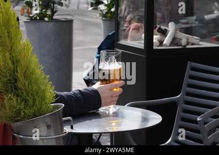Kopenhagen, Dänemark /05 April 2024/.dänisches carlsberg-Bier in der dänischen Hauptstadt Kopenhagen. (Photo.Francis Joseph Dean/Dean Pictures) Stockfoto