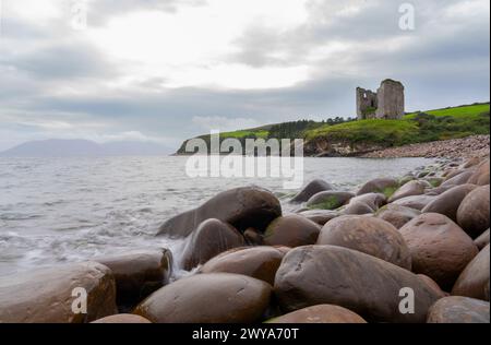 Minard Beach und Minard Castle, Kilmurry, Banogue, Co. Kerry, Irland Stockfoto