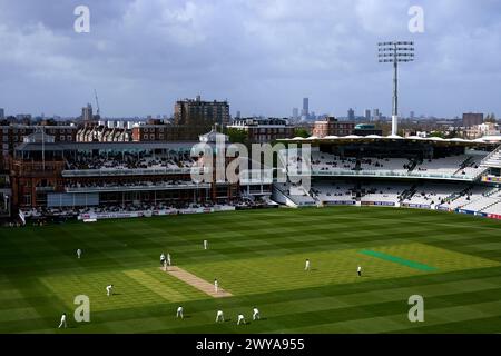 Ein allgemeiner Überblick über das Spiel zwischen Middlesex und Glamorgan während des ersten Tages des Vitality County Championship Matches in Lord's, London. Bilddatum: Freitag, 5. April 2024. Stockfoto