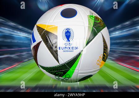 Nahaufnahme des offiziellen Spielballs der UEFA EURO 2024: Die Fußball-Europameisterschaft 2024 findet vom 14. Juni 2024 bis zum 14. Juli in Deutschland statt Stockfoto